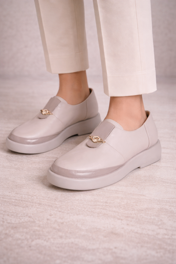 Šviesūs, minkšti, natūralios odos bateliai