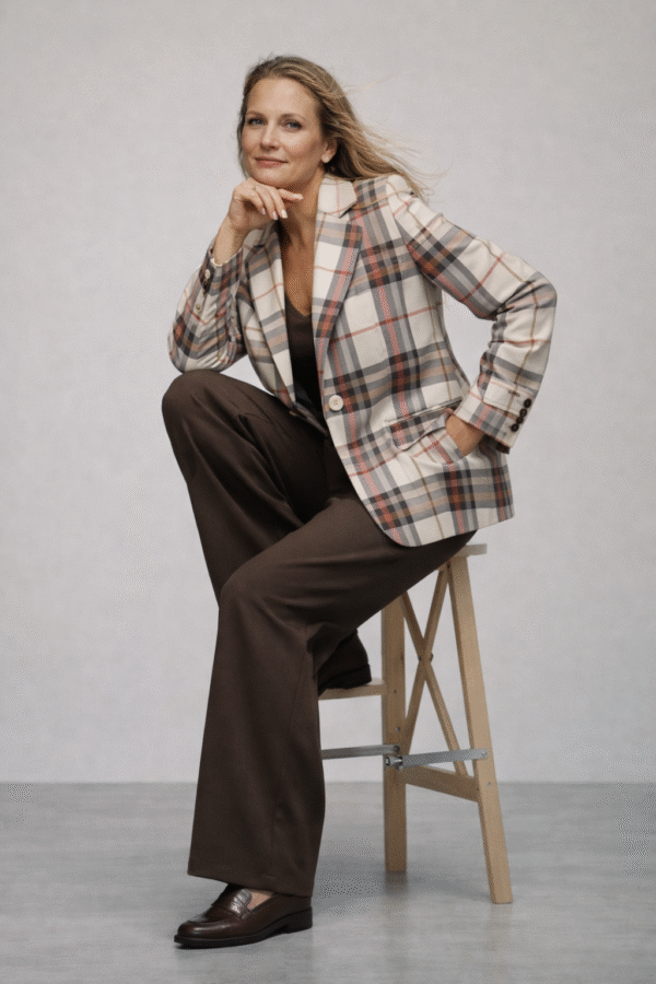 Languotas kreminis švarkas