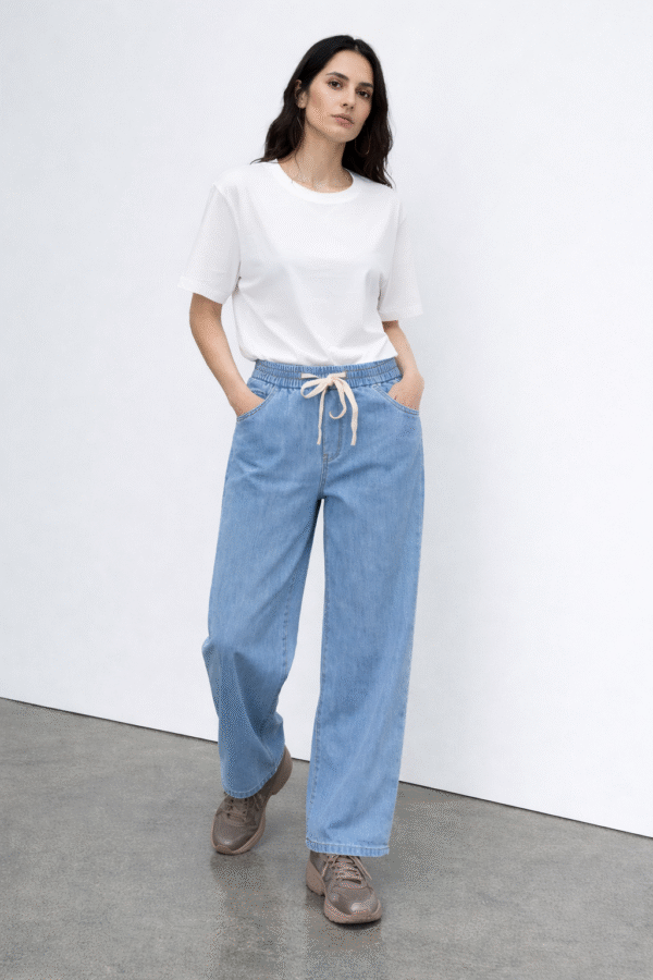 Platūs džinsai su raišteliu