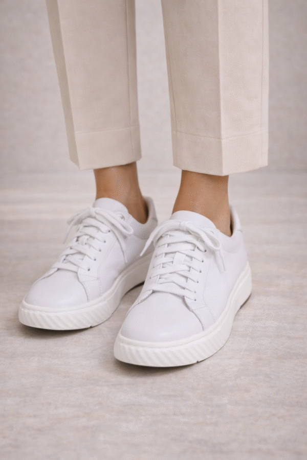 Balti odiniai kedai su platforma