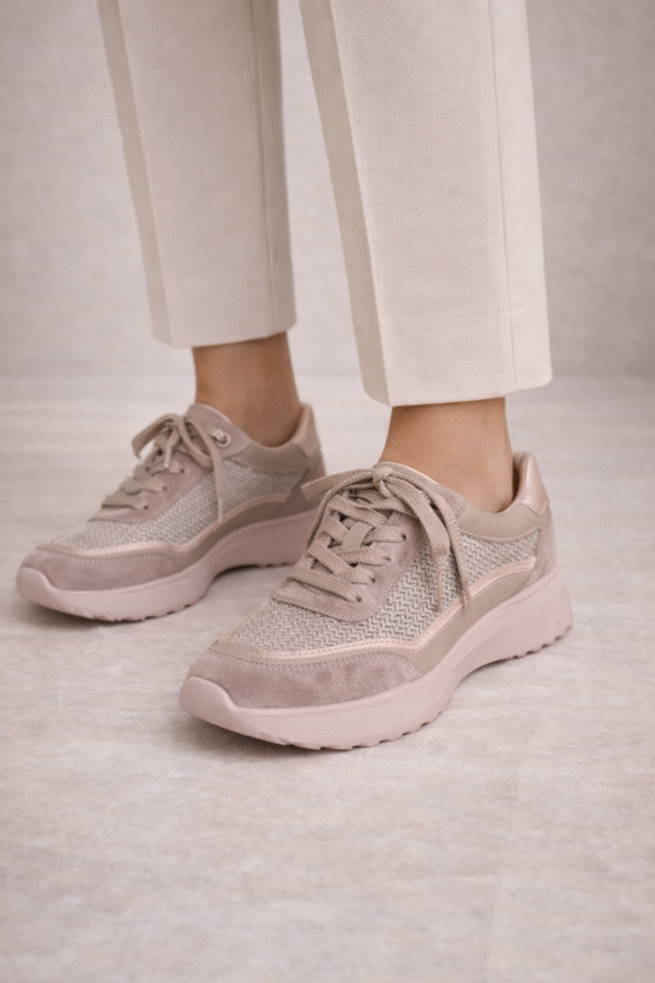 Rausvi odiniai kedai su medžiagine detale